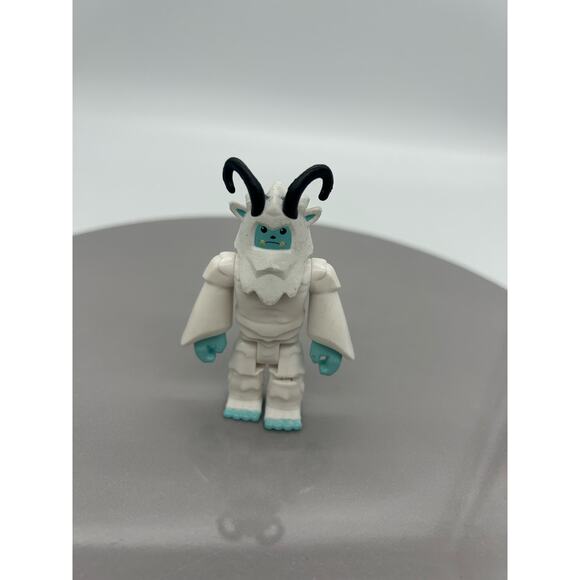 Yeti Roblox Series 4 Blind Bag Action Figure Toy - Figure Only - Picture 1 of 5